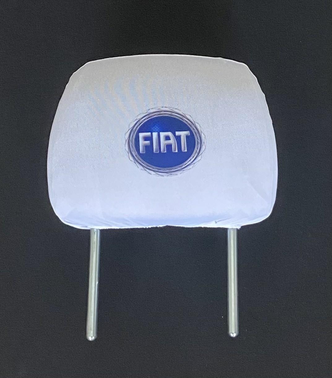 Fehér FIAT fejtámla huzat logóval - 2db (kék logó)