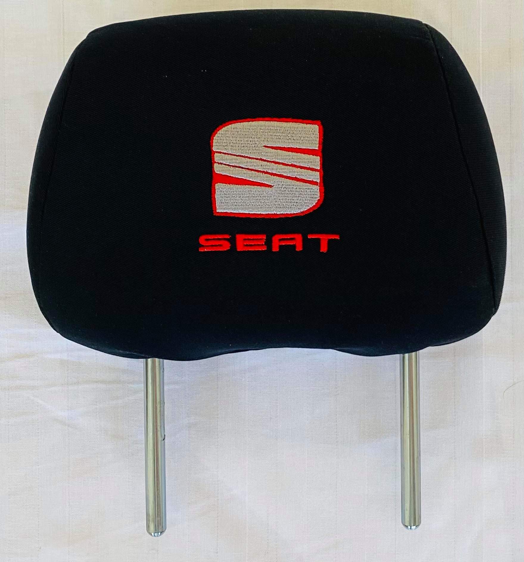 Fekete SEAT fejtámla huzat logóval - 2db